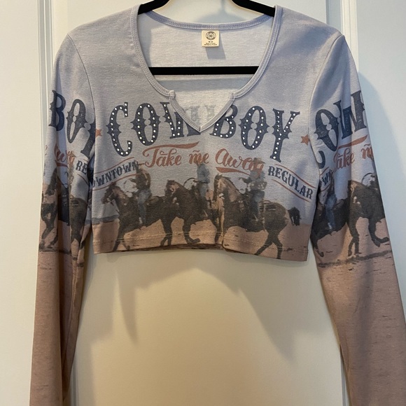 Urban Outfitters Cowboy Studded Long Sleeve
Cropped Top, Medium - Picture 3 of 8